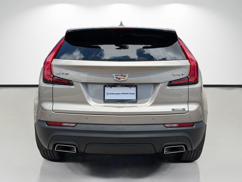 Used 2023 Cadillac XT4 Luxury w/ Cold Weather Package FWD image 4