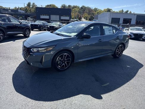 New 2025 Nissan Sentra SR w/ SR Premium Package FWD image 7