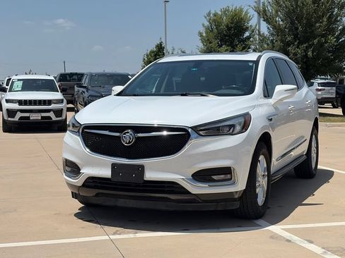 Used 2019 Buick Enclave Essence w/ LPO, Luxury Package FWD image 3