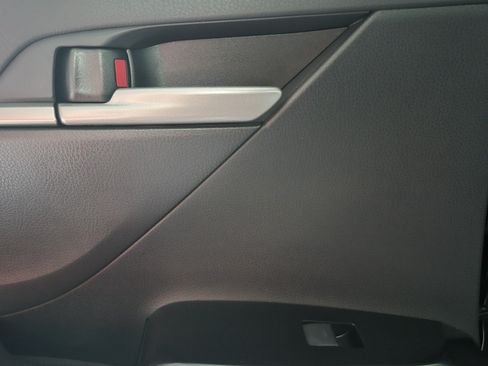 New 2026 Toyota Camry Hybrid FWD image 31