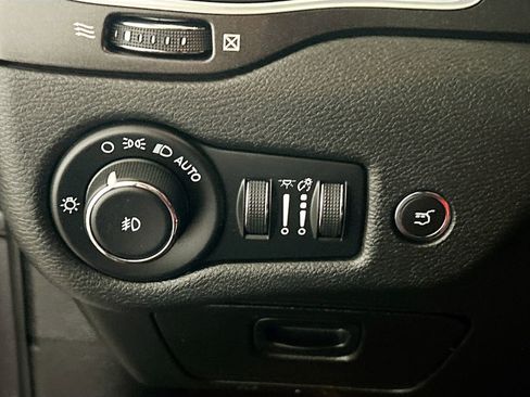 Used 2022 Jeep Cherokee Trailhawk w/ Comfort/Convenience Group image 10