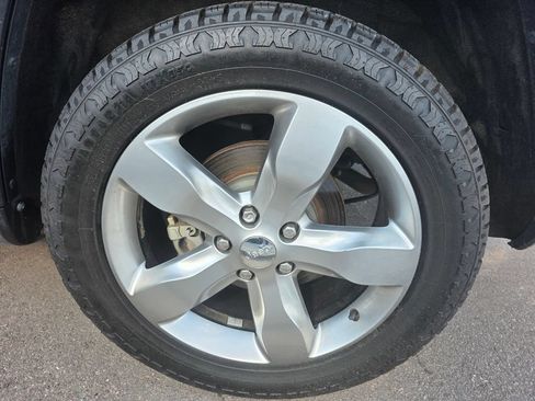 Used 2011 Jeep Grand Cherokee Overland AWD/4WD image 4