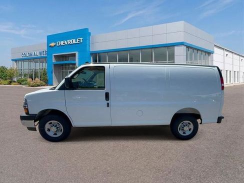 Used 2025 Chevrolet Express 2500 w/ Driver Convenience Package RWD image 4