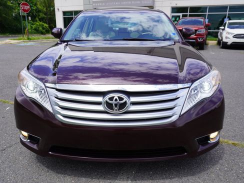 Used 2012 Toyota Avalon Limited FWD image 2