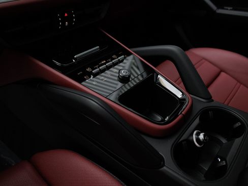 Certified 2025 Porsche Cayenne Coupe image 22