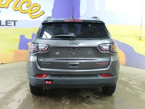 Used 2022 Jeep Compass Trailhawk w/ Trailhawk Elite Group AWD/4WD image 3