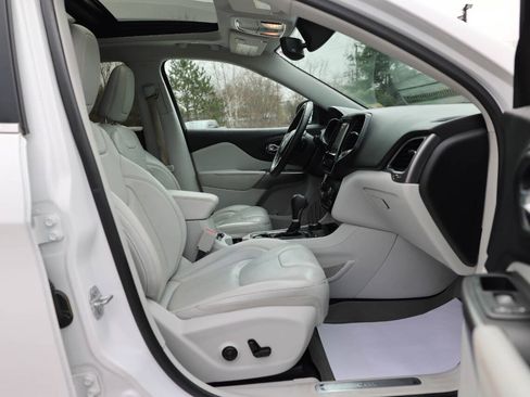 Used 2019 Jeep Cherokee Limited AWD/4WD image 9
