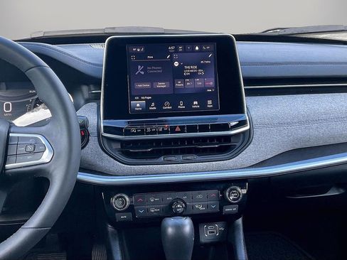 Certified 2025 Jeep Compass Latitude w/ Sun & Sound Group image 13