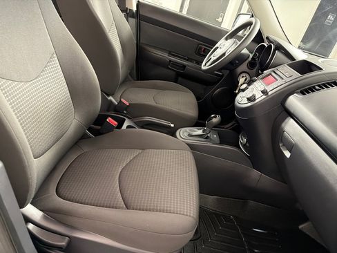 Used 2013 Kia Soul FWD image 23