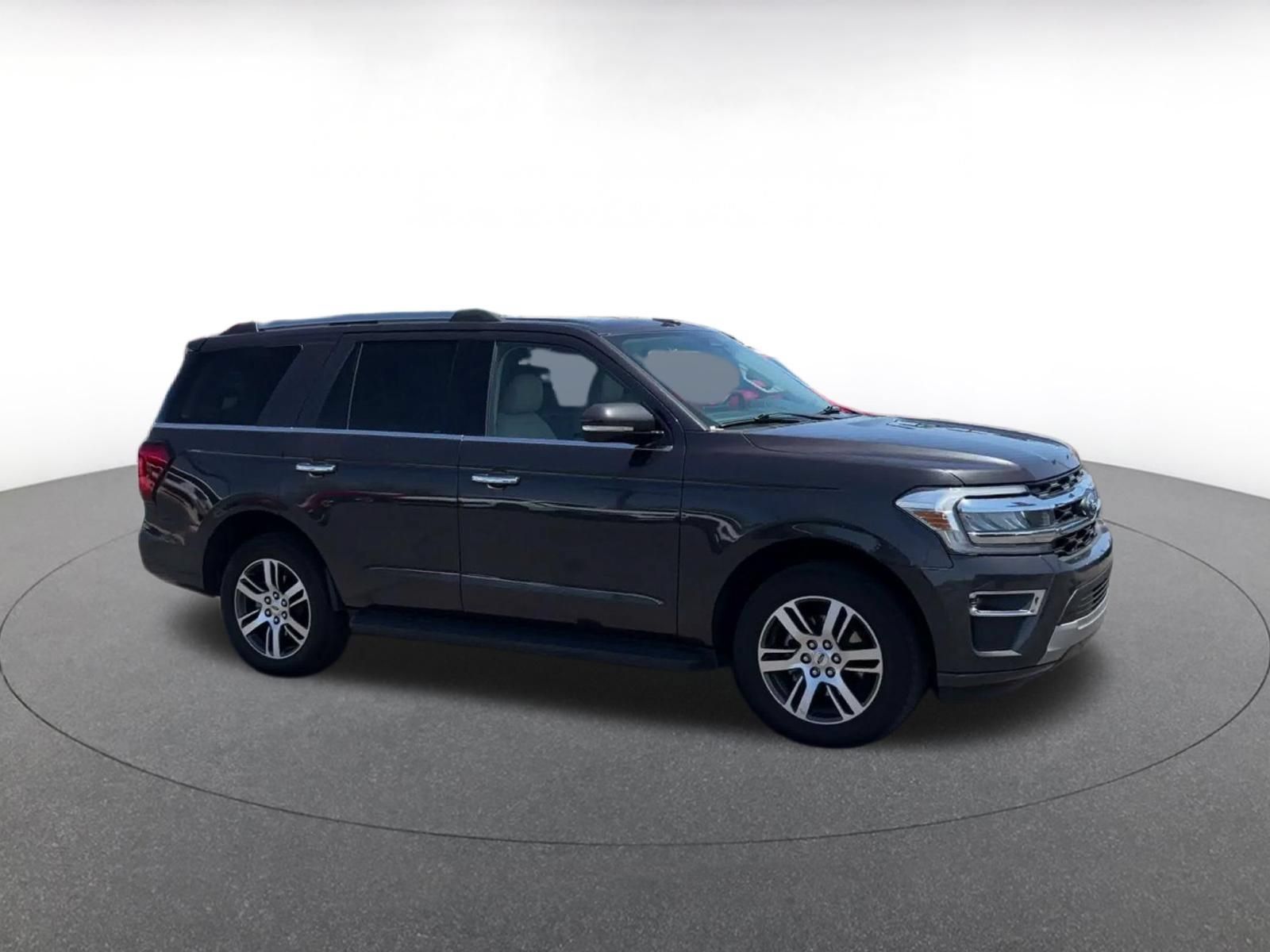 Used 2024 Ford Expedition Limited RWD image 2