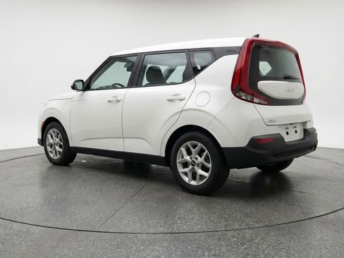 Used 2025 Kia Soul LX w/ LX Technology Package FWD image 6