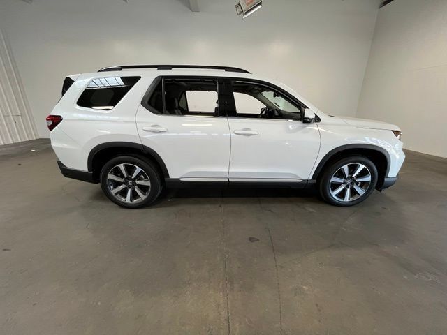 Used 2024 Honda Pilot Touring image 2