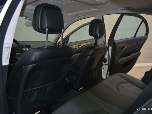 Used 2009 Mercedes-Benz E 550 Sedan image 19