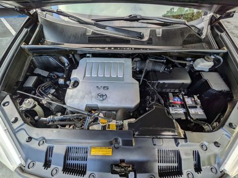 Used 2013 Toyota Highlander Limited image 25