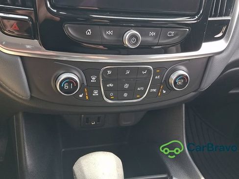Used 2021 Chevrolet Traverse LT FWD image 16