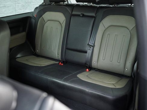 Used 2022 Land Rover Defender 90 X-Dynamic S image 24