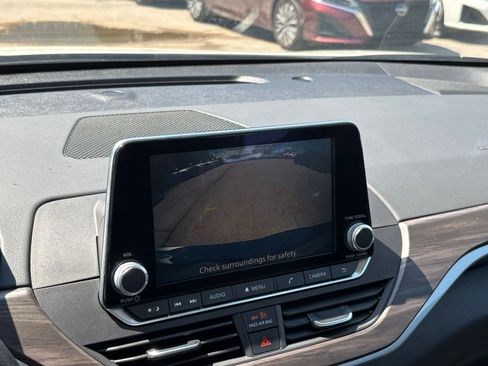 Used 2025 Nissan Altima 2.5 SV FWD image 23