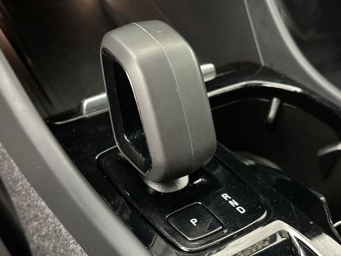 Used 2024 Volvo XC40 B5 Plus AWD/4WD image 20