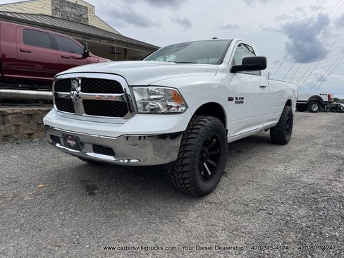 Used 2018 RAM 1500 Classic SLT AWD/4WD image 3