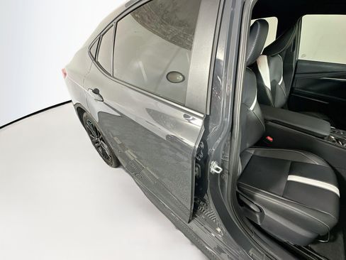 Used 2025 Toyota Camry SE w/ Convenience Package FWD image 28
