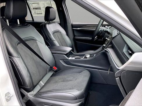 New 2026 Jeep Grand Cherokee Altitude RWD image 21