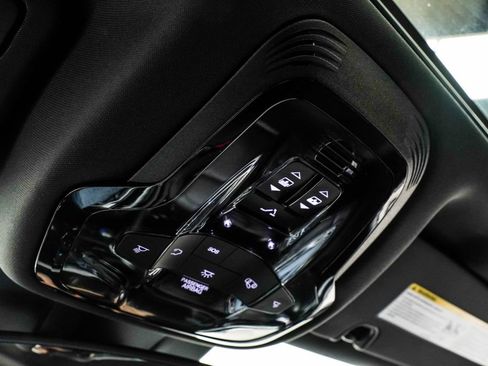 Used 2022 Land Rover Discovery HSE R-Dynamic image 39