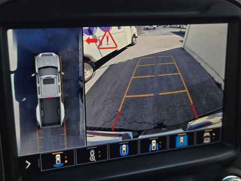 Used 2022 GMC Sierra 3500 Denali w/ Denali Ultimate Package image 22