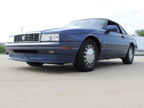 Used 1993 Cadillac Allante FWD image 3