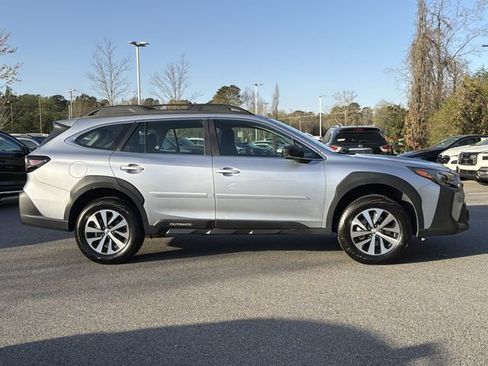 Used 2025 Subaru Outback image 2