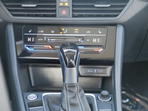 New 2026 Volkswagen Jetta SE FWD image 9