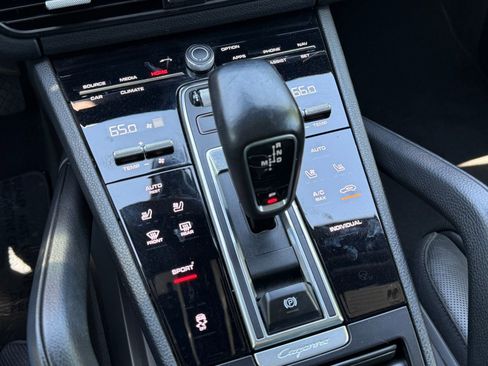 Used 2020 Porsche Cayenne AWD/4WD image 31