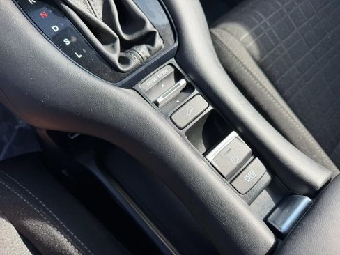 Used 2023 Honda HR-V LX image 27