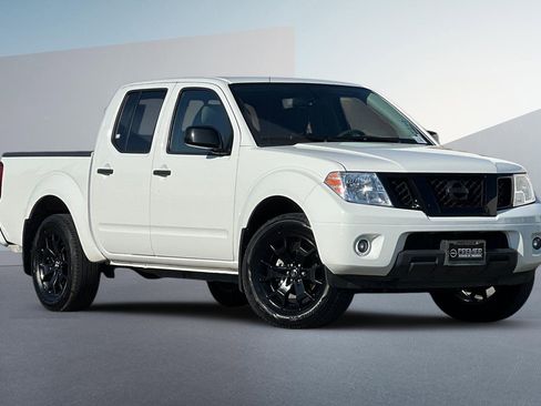 Used 2021 Nissan Frontier SV w/ Midnight Edition Floor Mats image 2