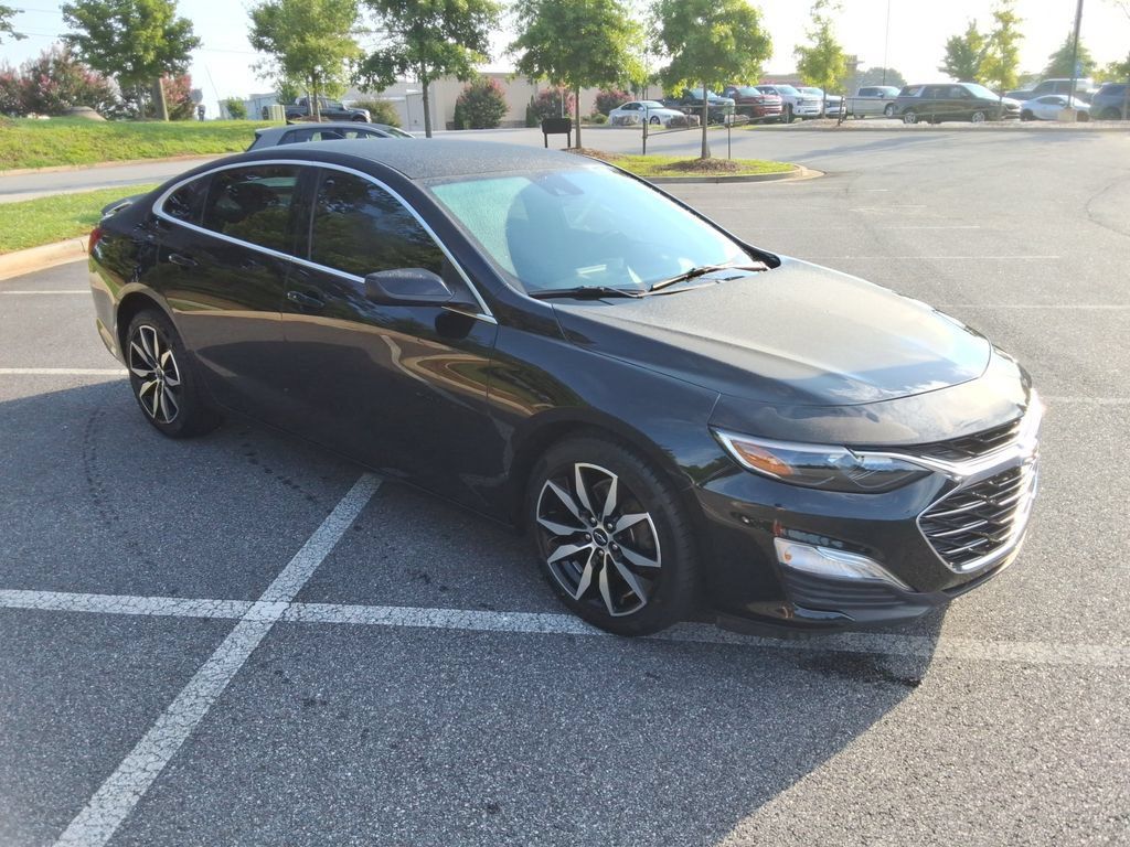 Certified 2025 Chevrolet Malibu RS FWD image 3