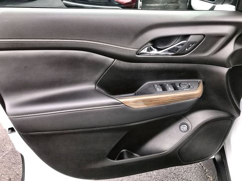 Used 2023 GMC Acadia SLE w/ Driver Convenience Package image 13