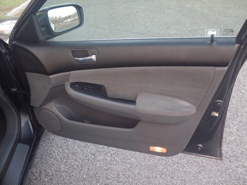 Used 2003 Honda Accord LX image 17