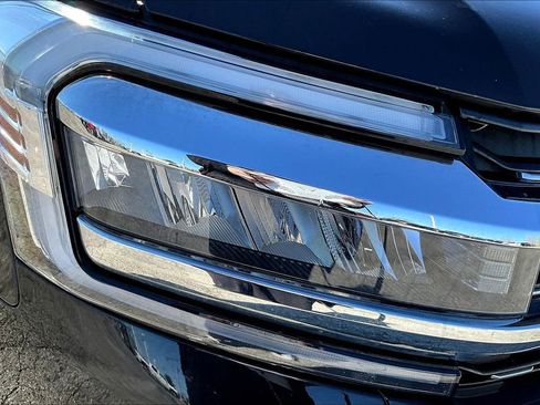 Used 2024 Ford Expedition Limited image 32