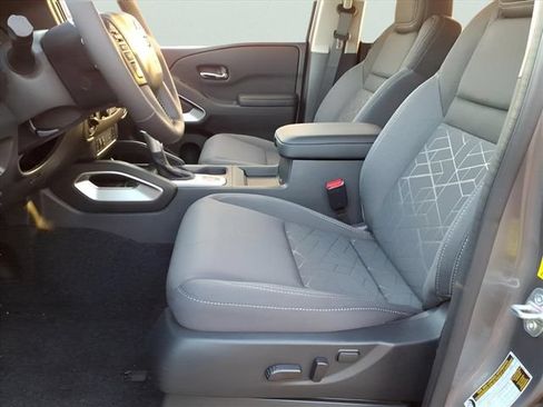 Used 2026 Nissan Frontier SV w/ All-Weather Content Package AWD/4WD image 10