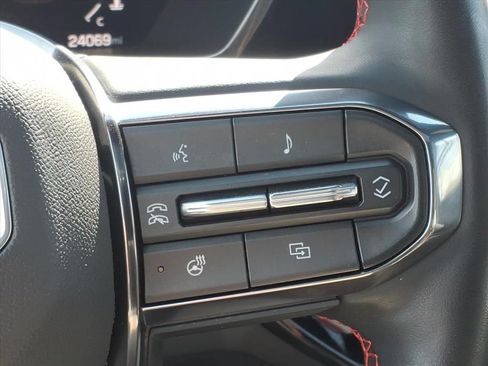 Used 2024 GMC Canyon AT4X AWD/4WD image 9
