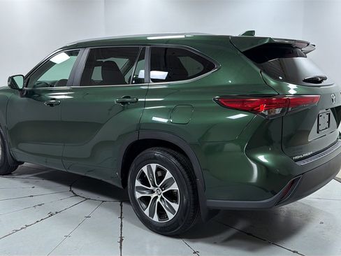 Used 2023 Toyota Highlander XLE image 7