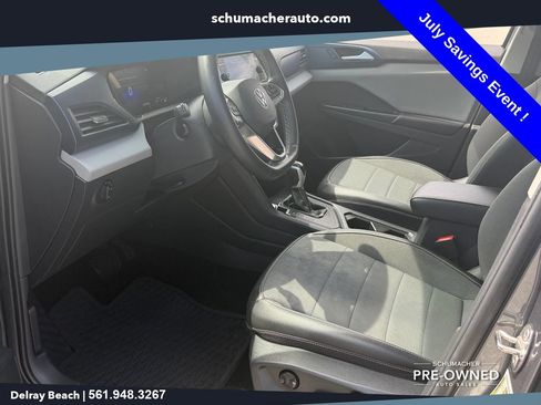Used 2023 Volkswagen Taos SE w/ Panoramic Sunroof Package FWD image 12
