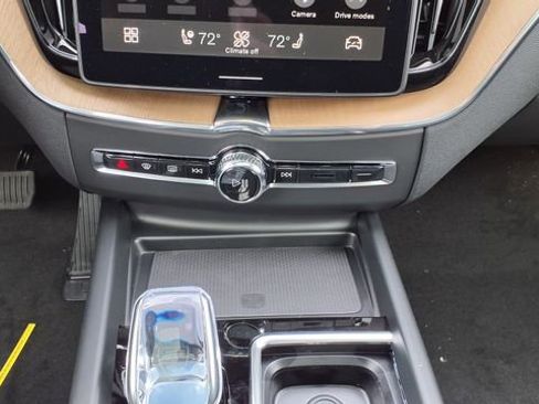 New 2026 Volvo XC60 B5 Plus w/ Protection Package Premier image 24