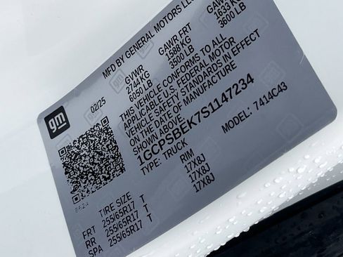 New 2025 Chevrolet Colorado W/T image 34