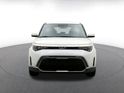 Used 2025 Kia Soul LX w/ LX Technology Package FWD image 2