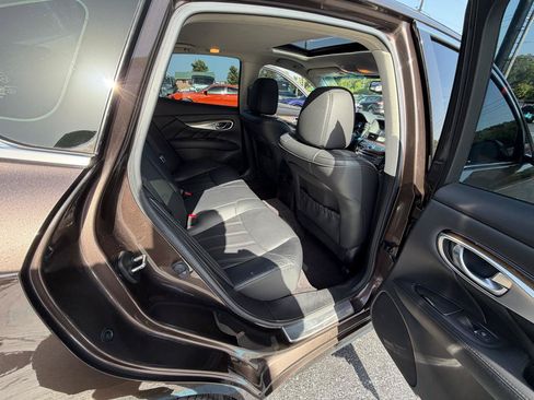 Used 2015 INFINITI Q70 3.7 w/ Deluxe Touring Package AWD/4WD image 36