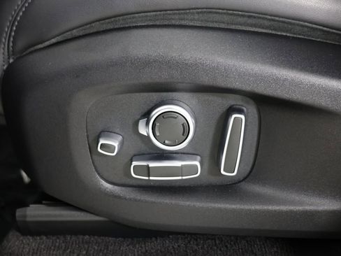 Used 2018 Land Rover Range Rover Sport SVR image 26