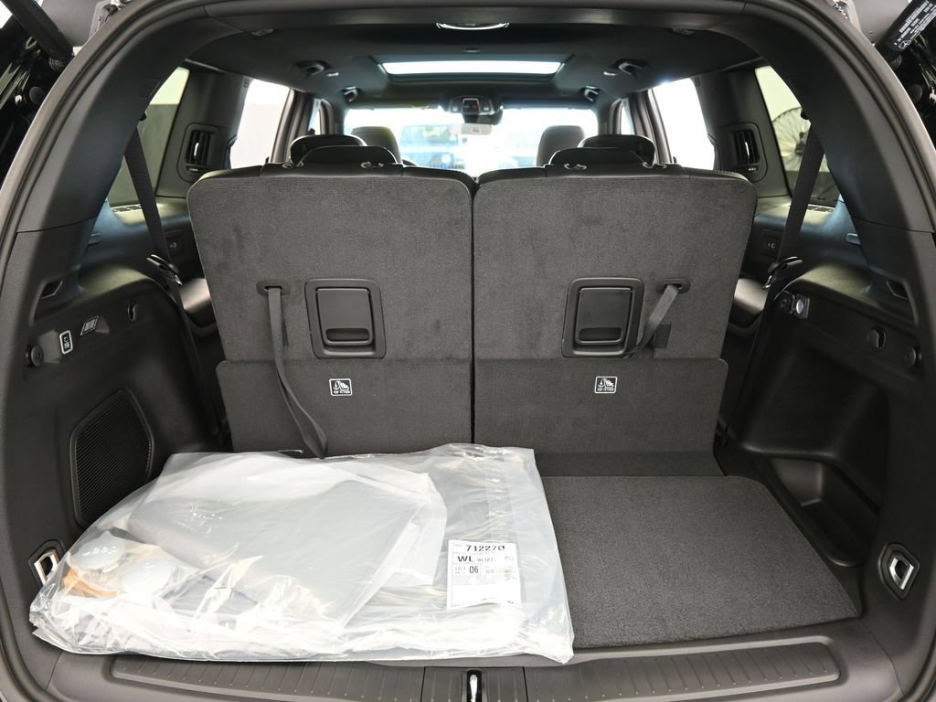 New 2026 Jeep Grand Cherokee L Limited RWD image 32