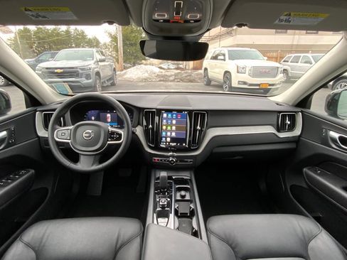 Used 2025 Volvo XC60 B5 Plus image 31