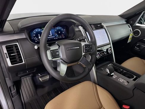 New 2026 Land Rover Discovery Limited Edition image 9