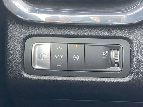 Used 2025 GMC Acadia Elevation image 30